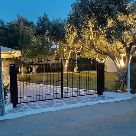 Olive Treehouse Villa Nea Poteidaia Exterior photo